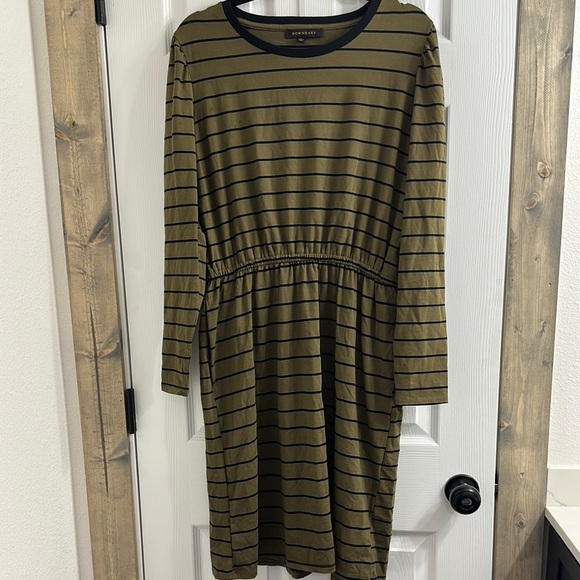 DownEast Dresses & Skirts - Downeast Green Black Long Sleeve Crew Neck Dress